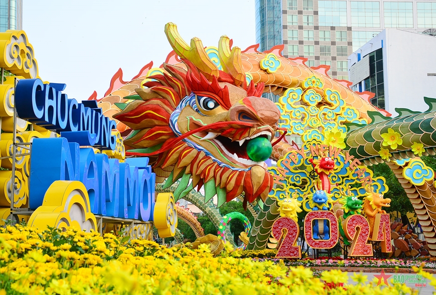 Nguyen Hue Flower Street leaves impression with Dragon Mascots